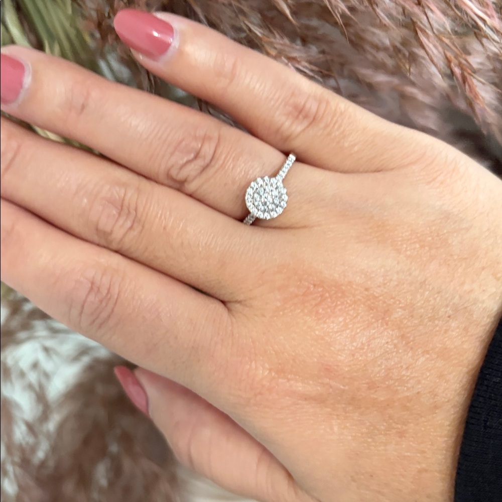Elegant white gold halo ring